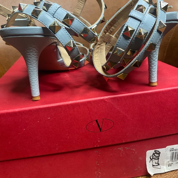 Valentino Garavani Rockstud Caged
Heels Light Blue/Pastel - Size 42 EU
(US 12) - Picture 8 of 11